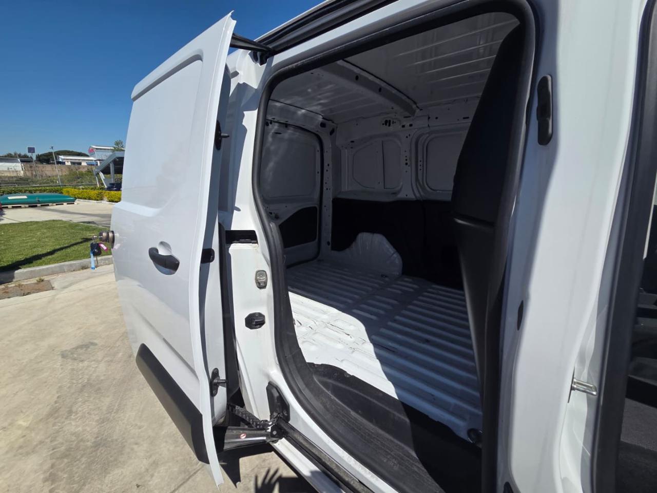 OPEL Combo Cargo 1.5 Diesel 100CV S&S PC 650kg Edition 04/2024 - immagine 17