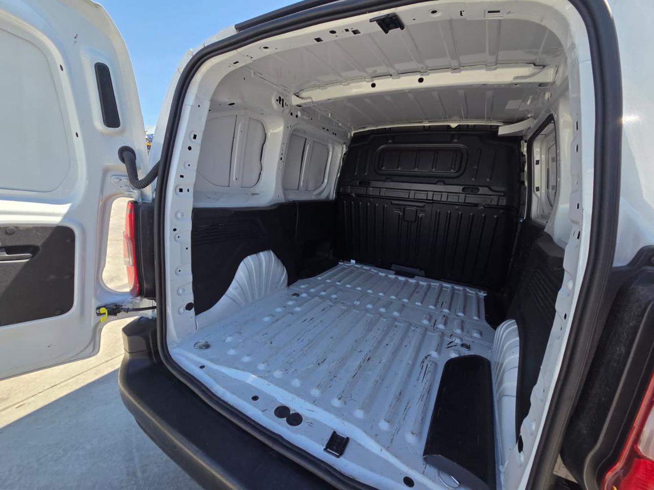 OPEL Combo Cargo 1.5 Diesel 100CV S&S PC 650kg Edition 04/2024 - immagine 15